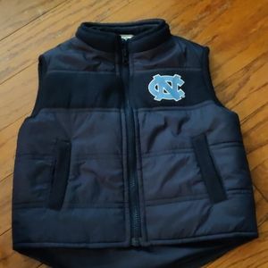 UNC puffer vest (3T)